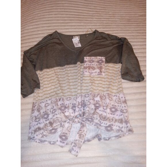 Tops - TruSelf Shirt Women's Size Large New With Tags